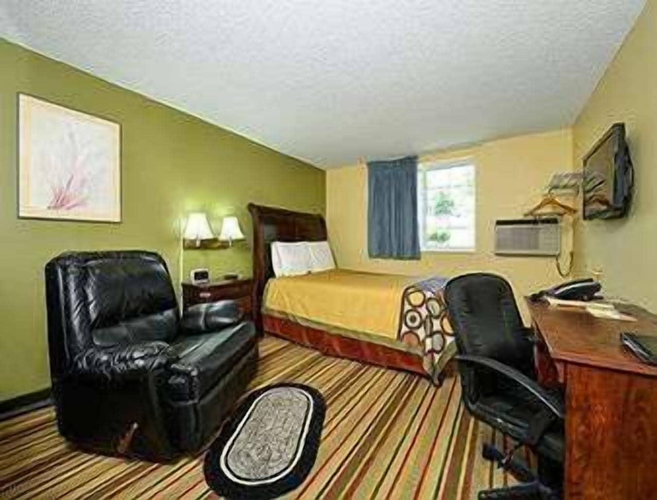 Super 8 By Wyndham Minot Airport Hotel Buitenkant foto
