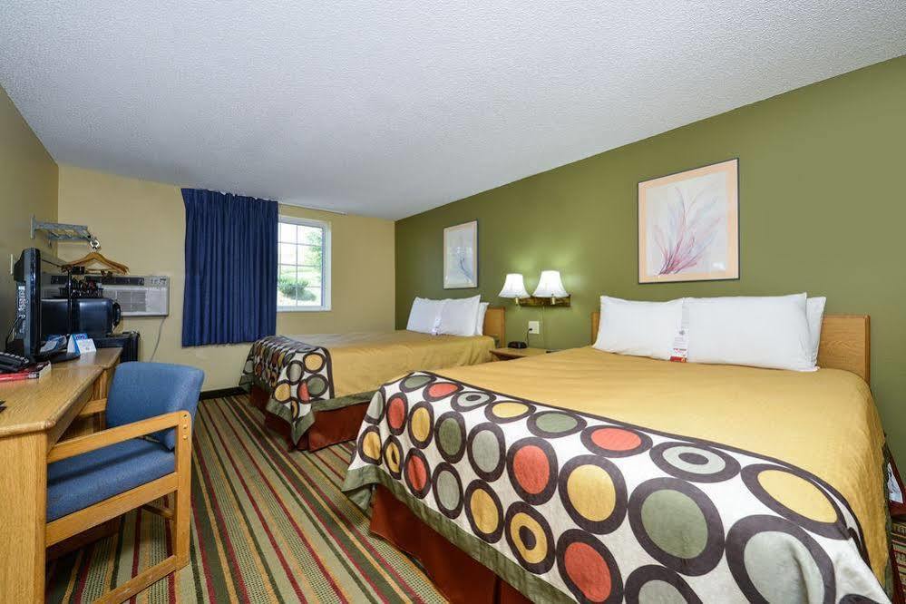 Super 8 By Wyndham Minot Airport Hotel Buitenkant foto